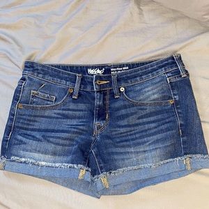 Massimo size 00, 24 waist, mid-rise midi denim shorts